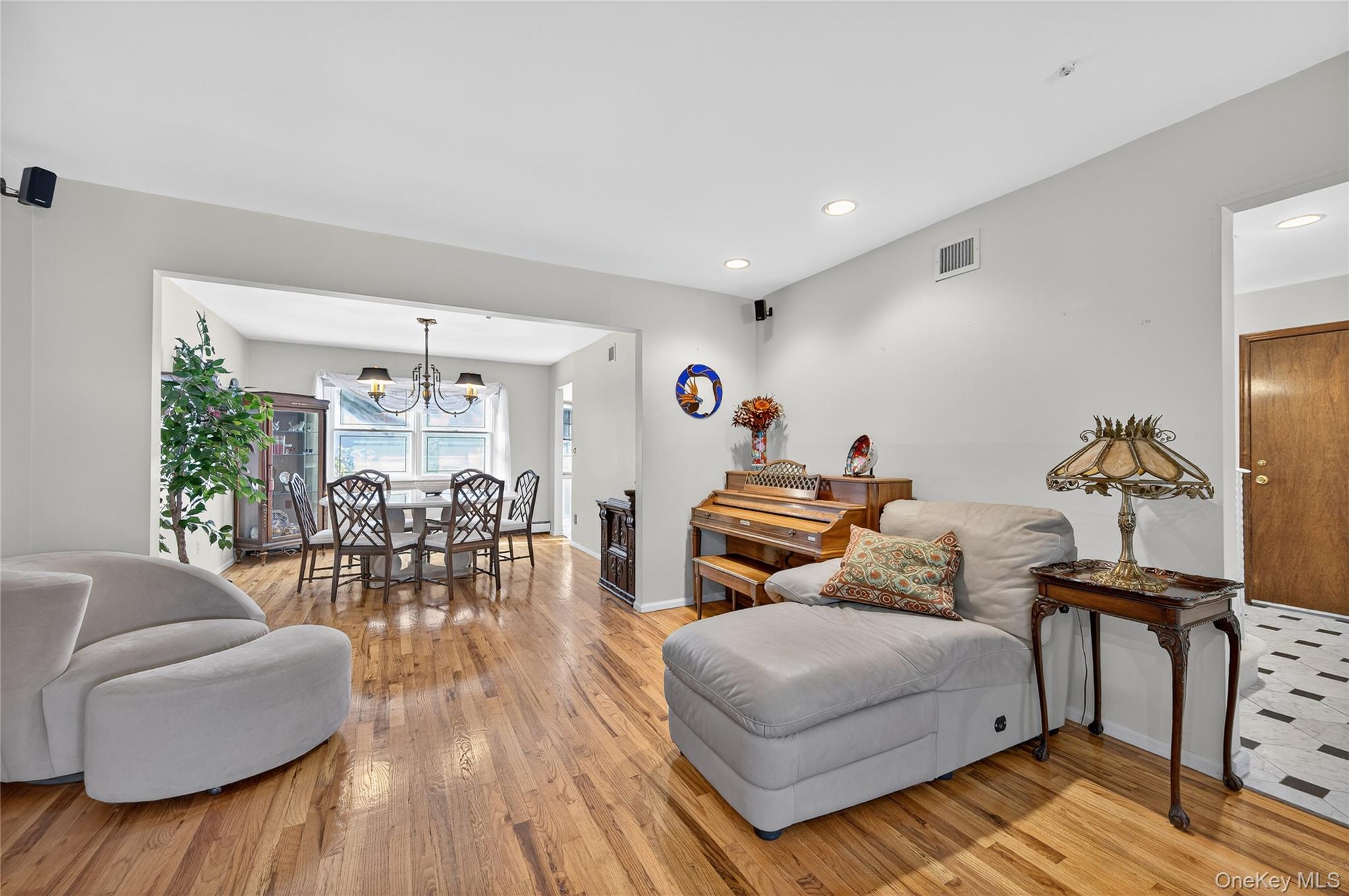 #5 photo, 73 Reed Drive, Roslyn , NY 11576