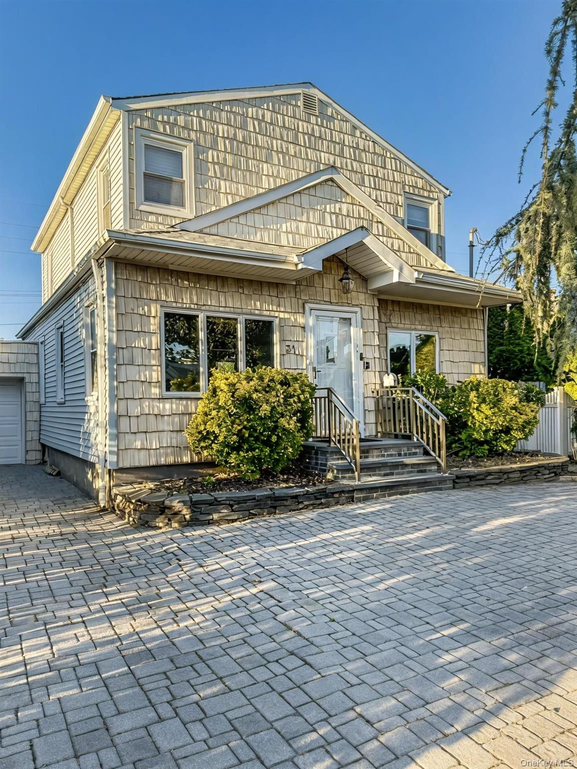 #1 photo, 31 Broadmoor Lane, Westbury , NY 11590