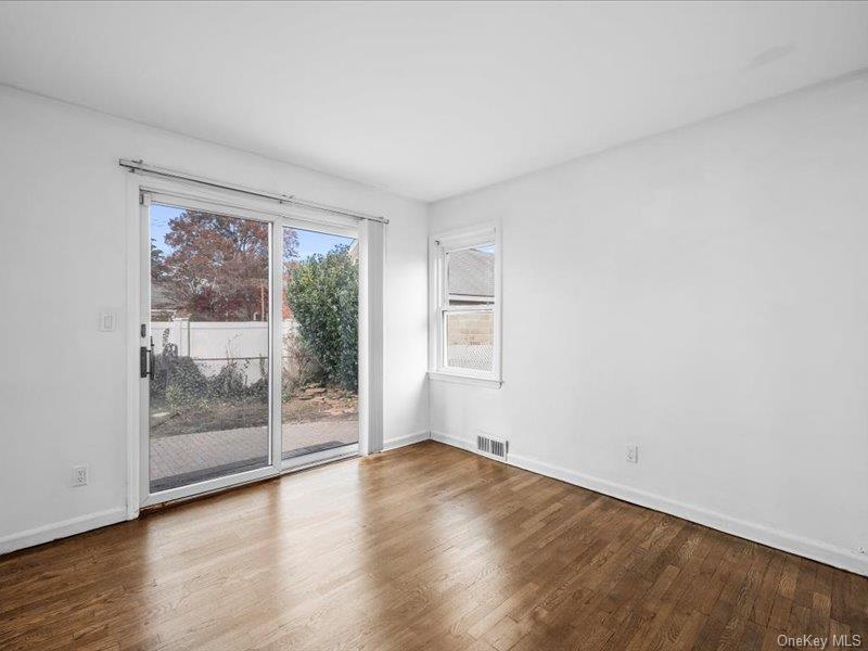 #10 photo, 31 Broadmoor Lane, Westbury , NY 11590