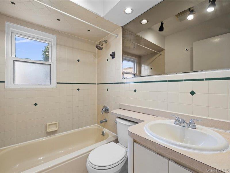 #11 photo, 31 Broadmoor Lane, Westbury , NY 11590