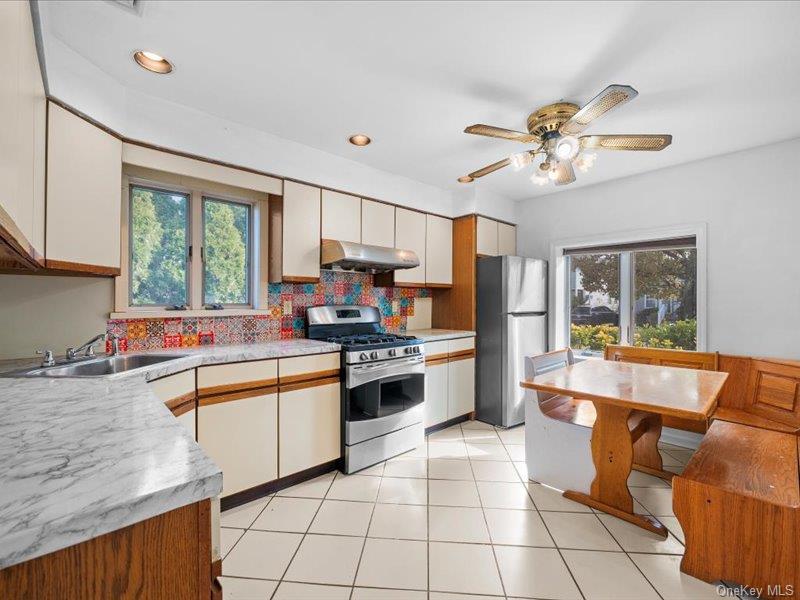 #12 photo, 31 Broadmoor Lane, Westbury , NY 11590