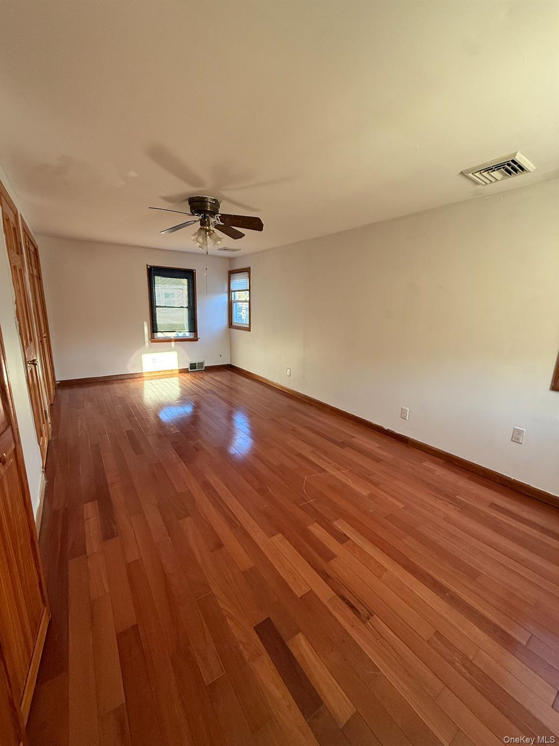 #2 photo, 31 Broadmoor Lane, Westbury , NY 11590