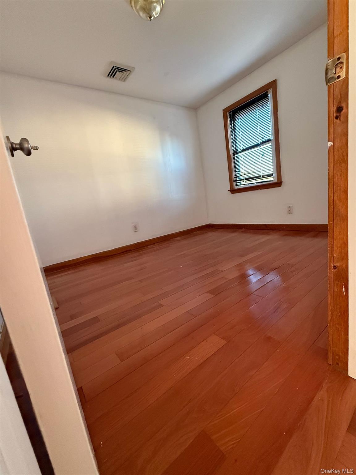 #5 photo, 31 Broadmoor Lane, Westbury , NY 11590