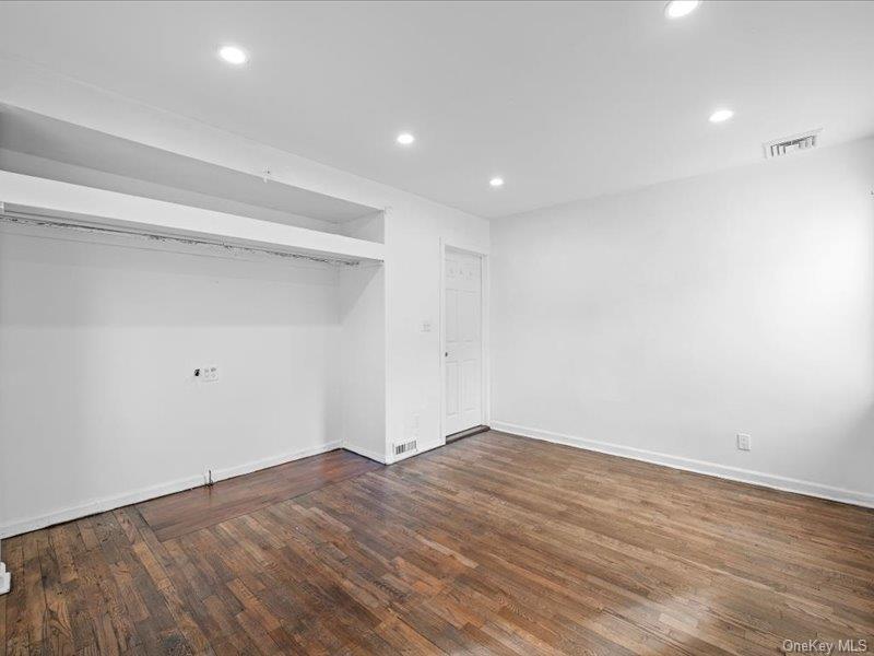 #9 photo, 31 Broadmoor Lane, Westbury , NY 11590