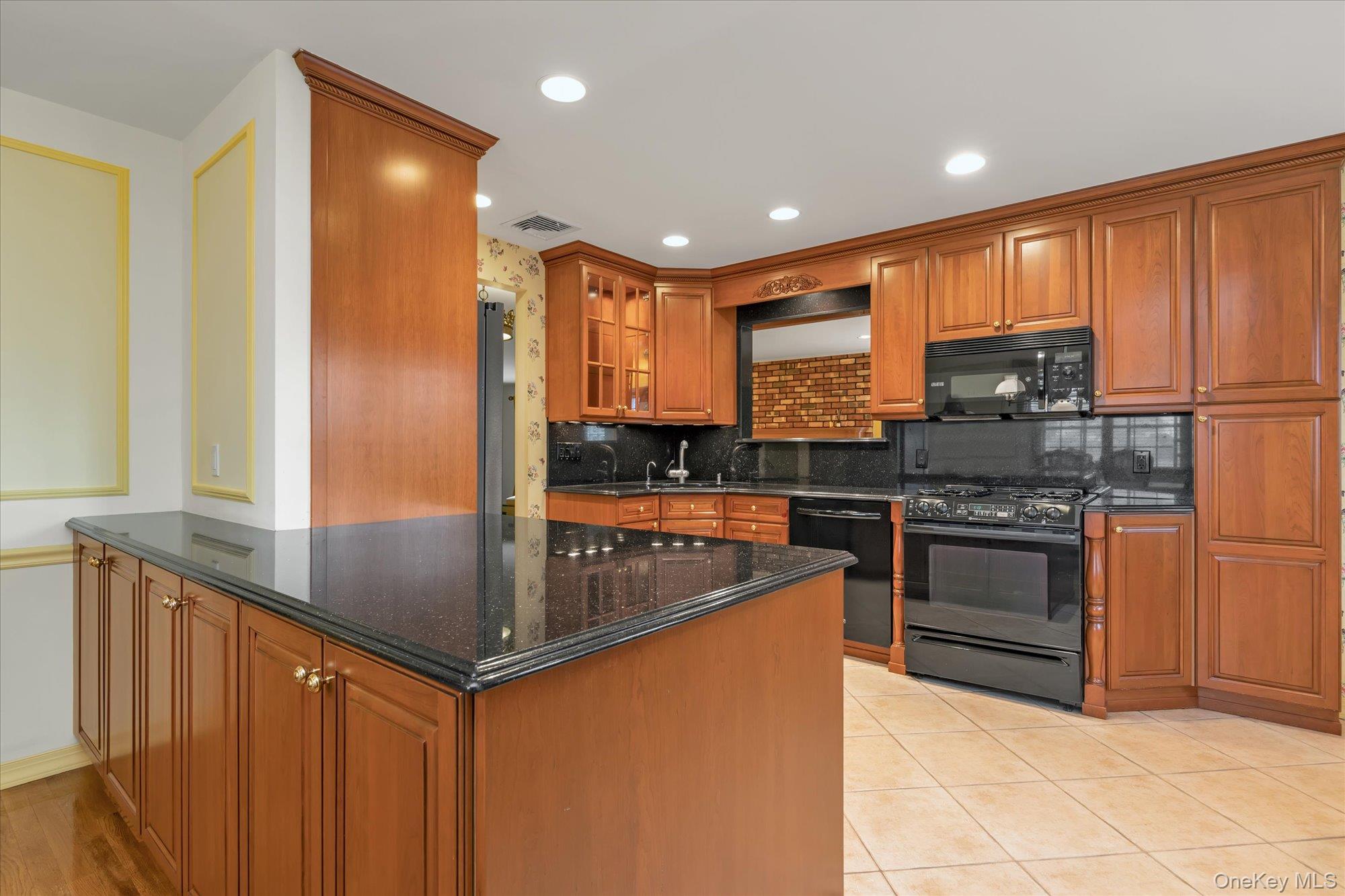 #8 photo, 19 Dell Drive, East Rockaway , NY 11518