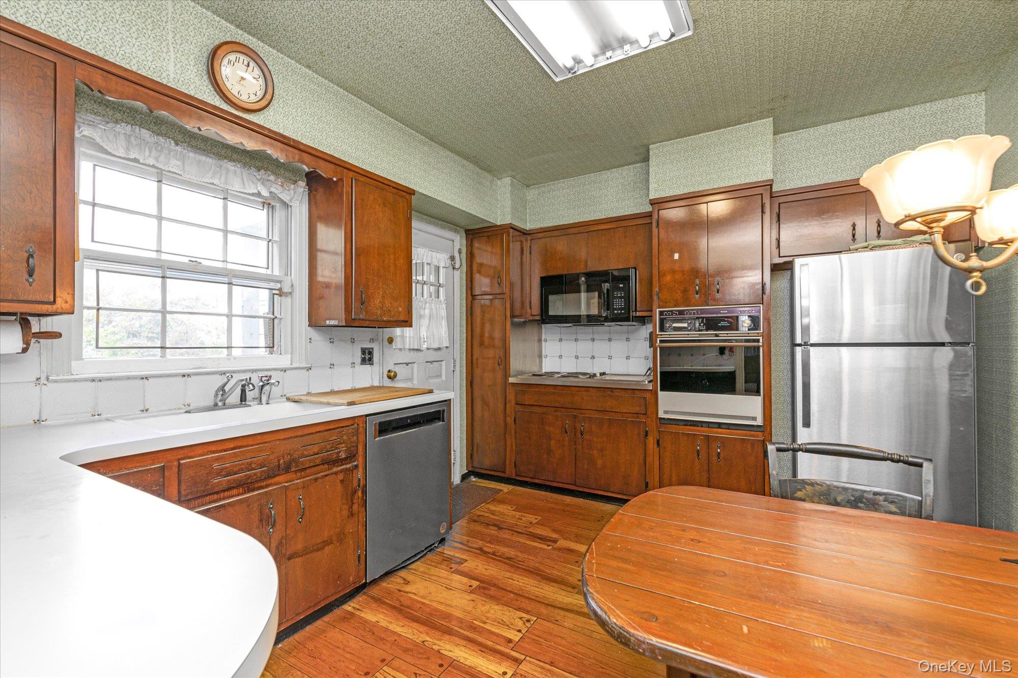 #13 photo, 936 Madison Street, Hewlett Neck , NY 11598