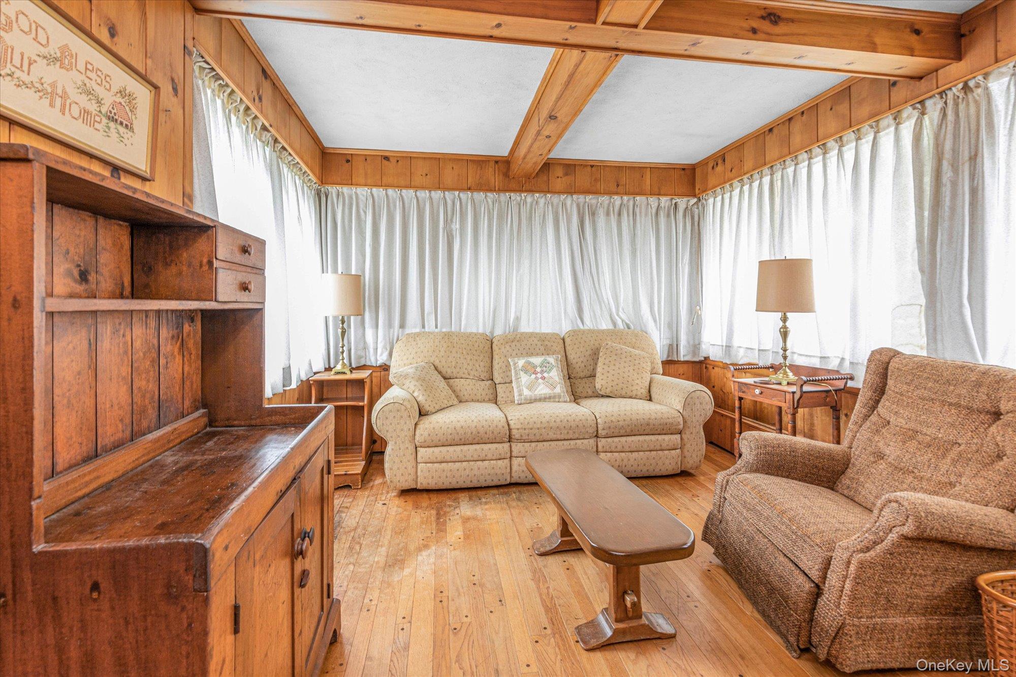 #16 photo, 936 Madison Street, Hewlett Neck , NY 11598