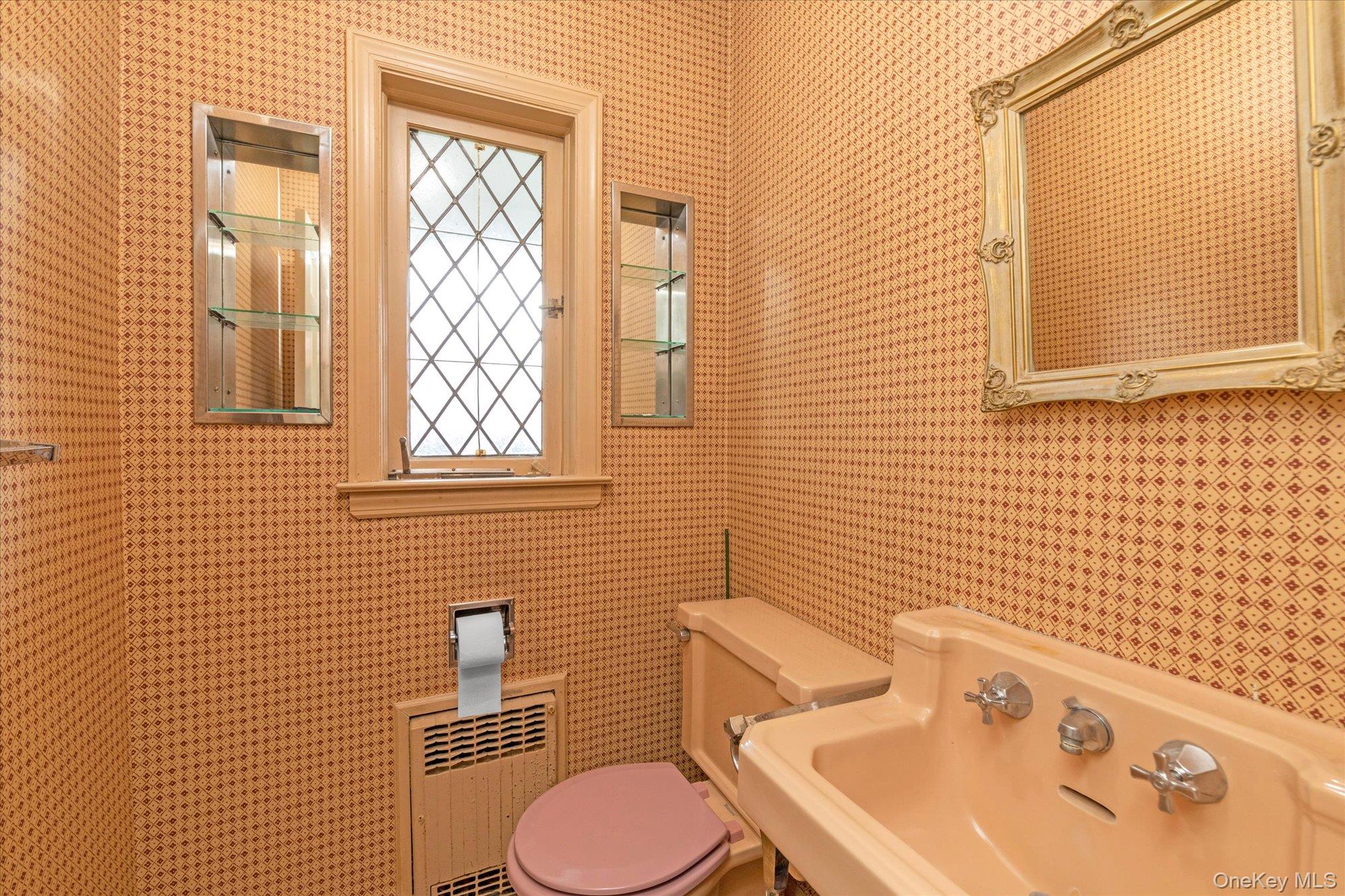 #17 photo, 936 Madison Street, Hewlett Neck , NY 11598