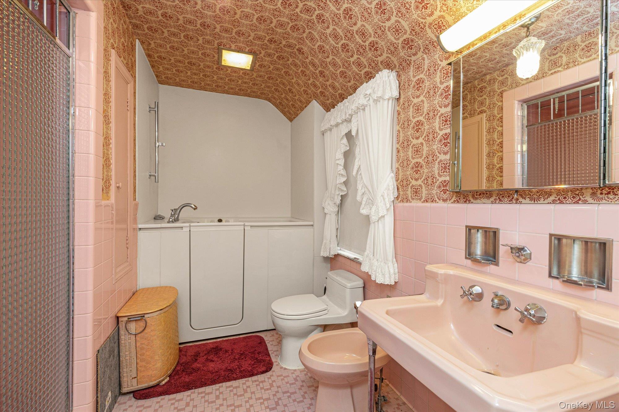 #20 photo, 936 Madison Street, Hewlett Neck , NY 11598