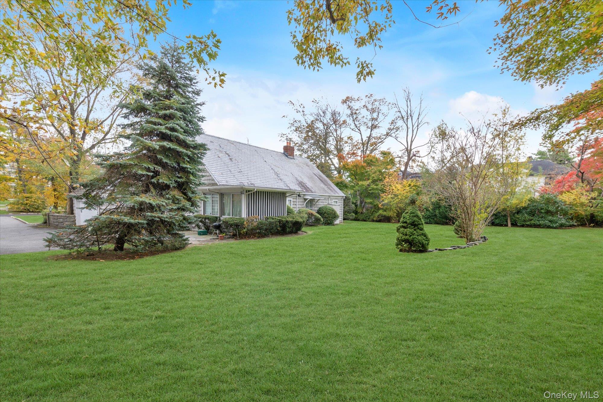 #4 photo, 936 Madison Street, Hewlett Neck , NY 11598