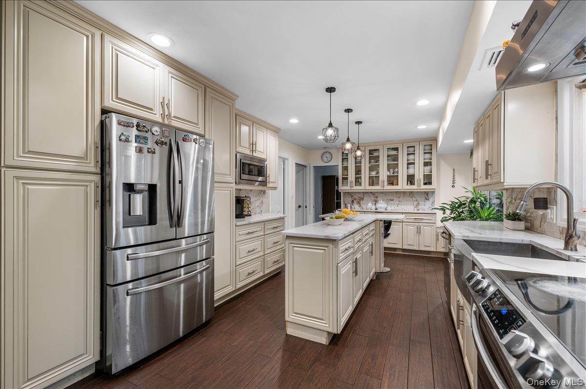 #6 photo, 70 Avery Road, Woodbury , NY 11797