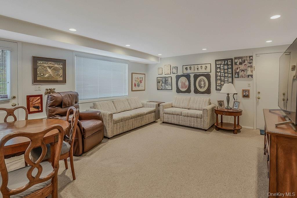 #11 photo, 1 Fulton Place, Jericho , NY 11753