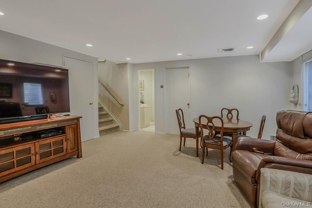 #12 photo, 1 Fulton Place, Jericho , NY 11753