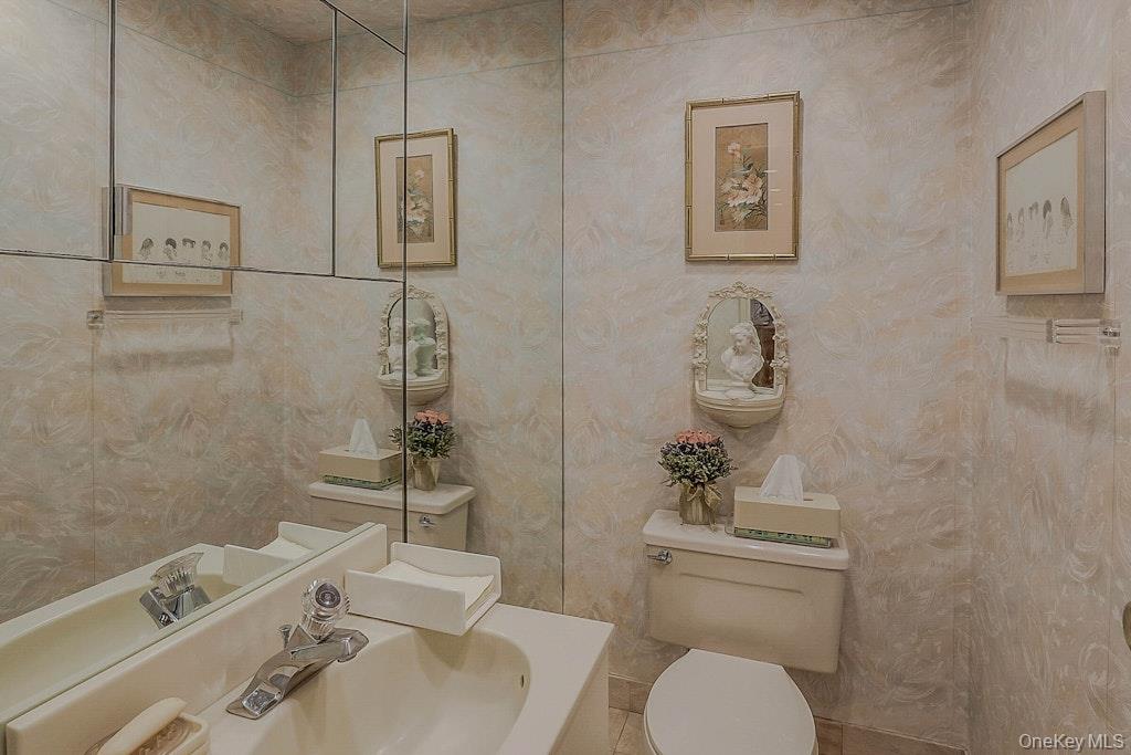 #13 photo, 1 Fulton Place, Jericho , NY 11753