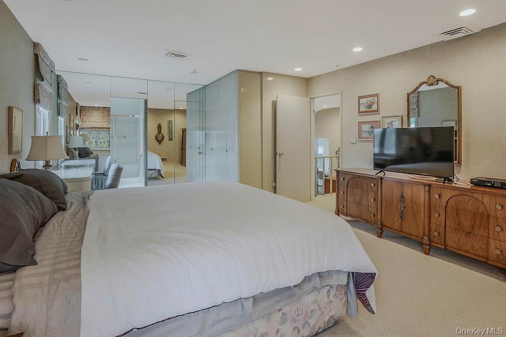 #16 photo, 1 Fulton Place, Jericho , NY 11753