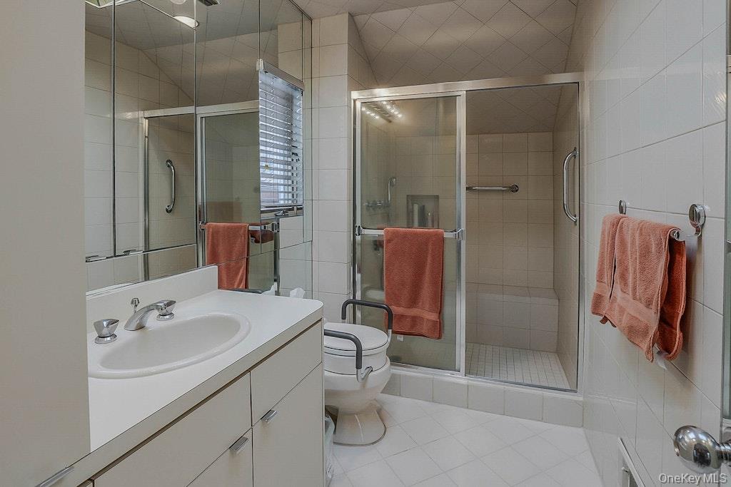 #17 photo, 1 Fulton Place, Jericho , NY 11753