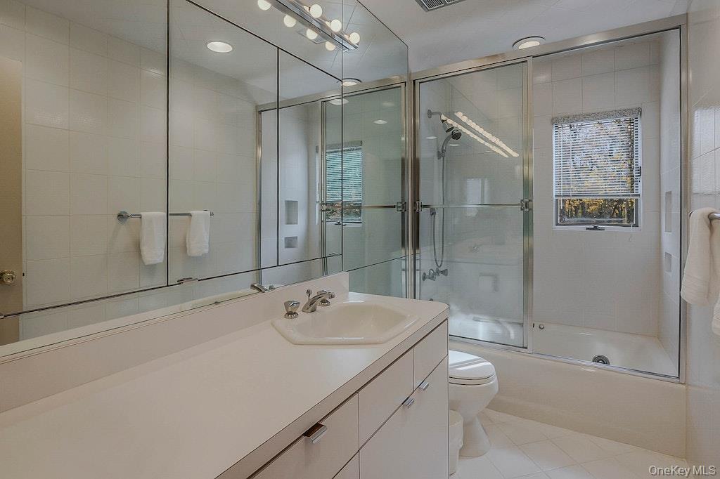 #19 photo, 1 Fulton Place, Jericho , NY 11753