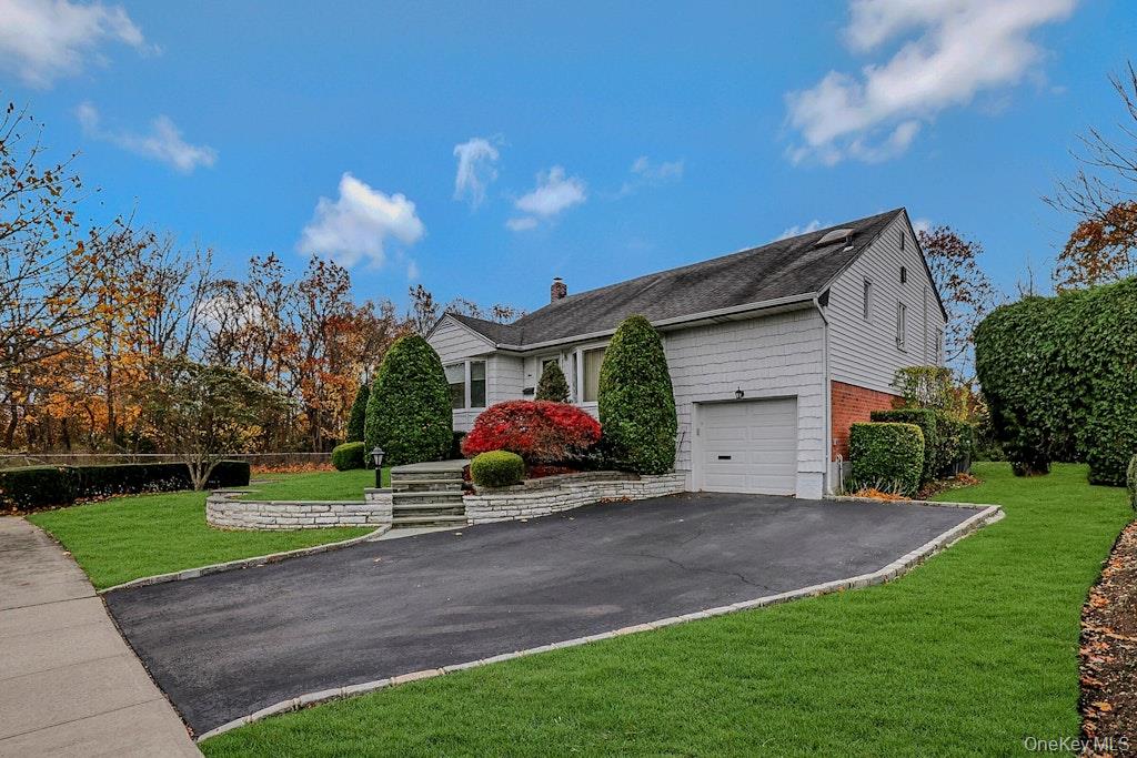 #2 photo, 1 Fulton Place, Jericho , NY 11753