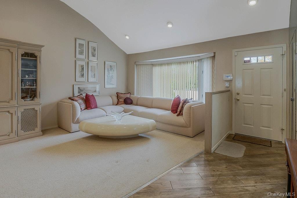 #5 photo, 1 Fulton Place, Jericho , NY 11753