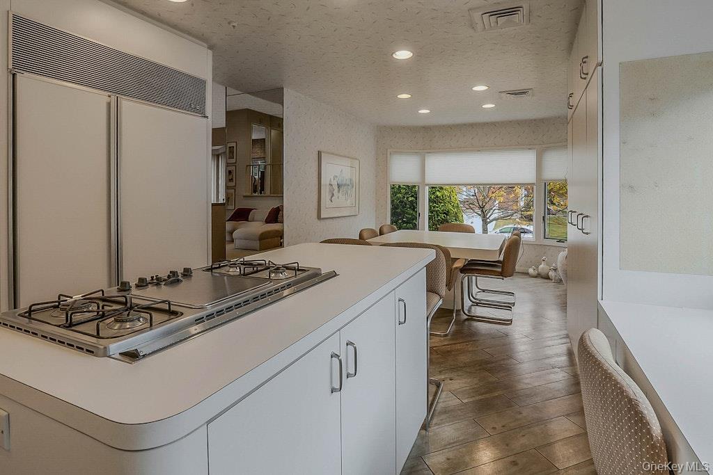 #8 photo, 1 Fulton Place, Jericho , NY 11753