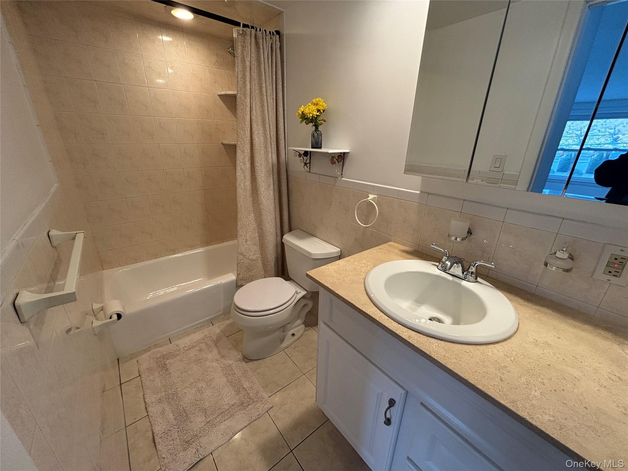 #6 photo, 329 Hamilton Avenue, Hewlett , NY 11557