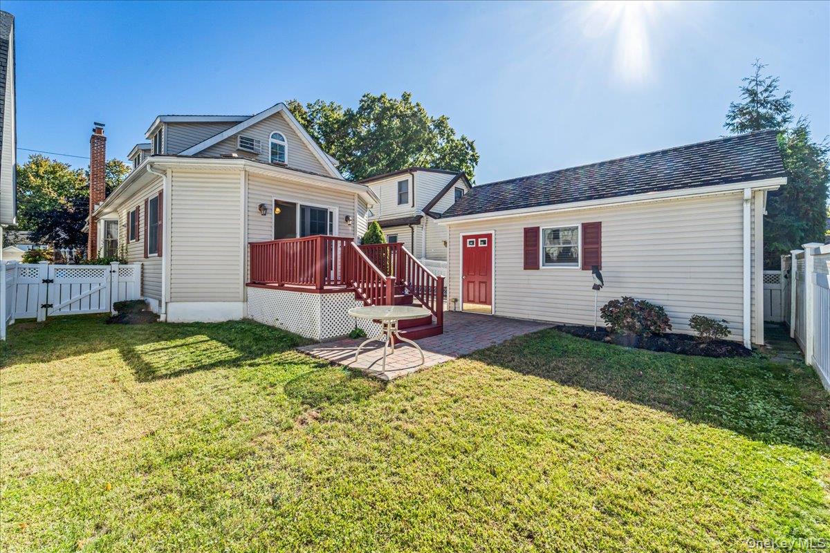 #2 photo, 96 Holland Avenue, Floral Park , NY 11001