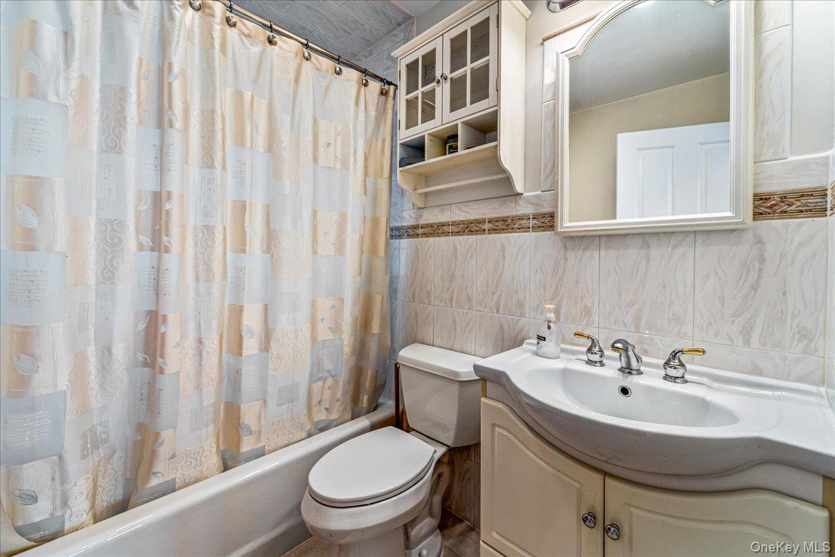 #8 photo, 96 Holland Avenue, Floral Park , NY 11001