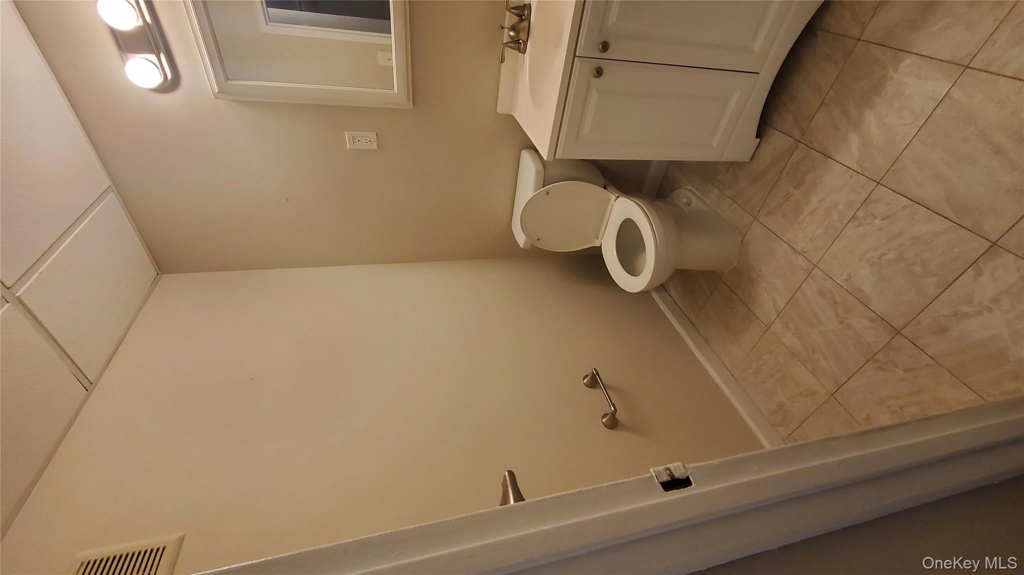 #4 photo, 460 OLD TOWN Road, Port Jefferson Station , NY 11776