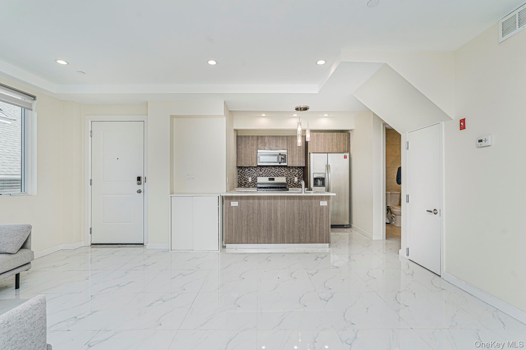 #4 photo, 8794 17 Avenue, 브루클린 Brooklyn , NY 11214