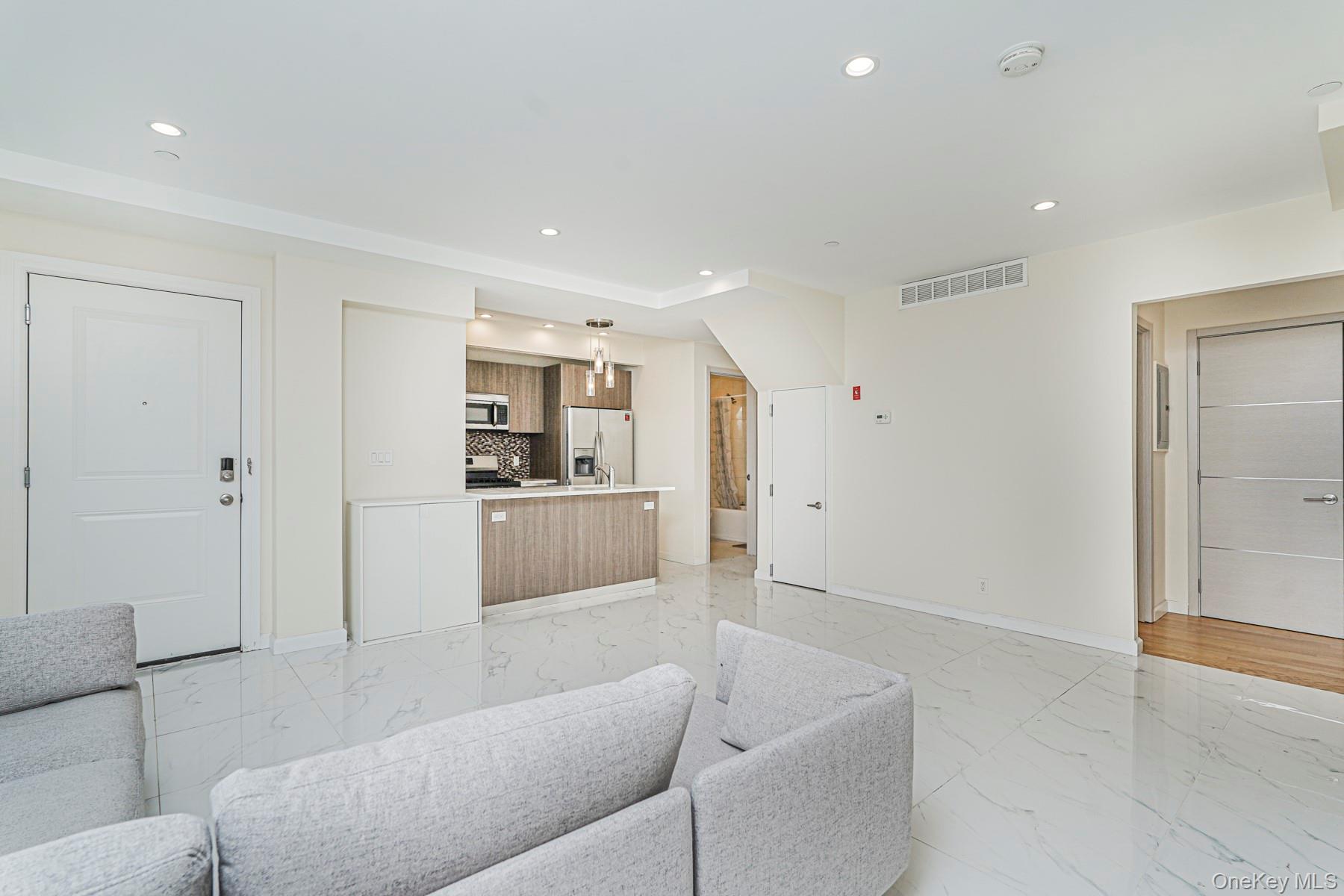 #5 photo, 8794 17 Avenue, 브루클린 Brooklyn , NY 11214