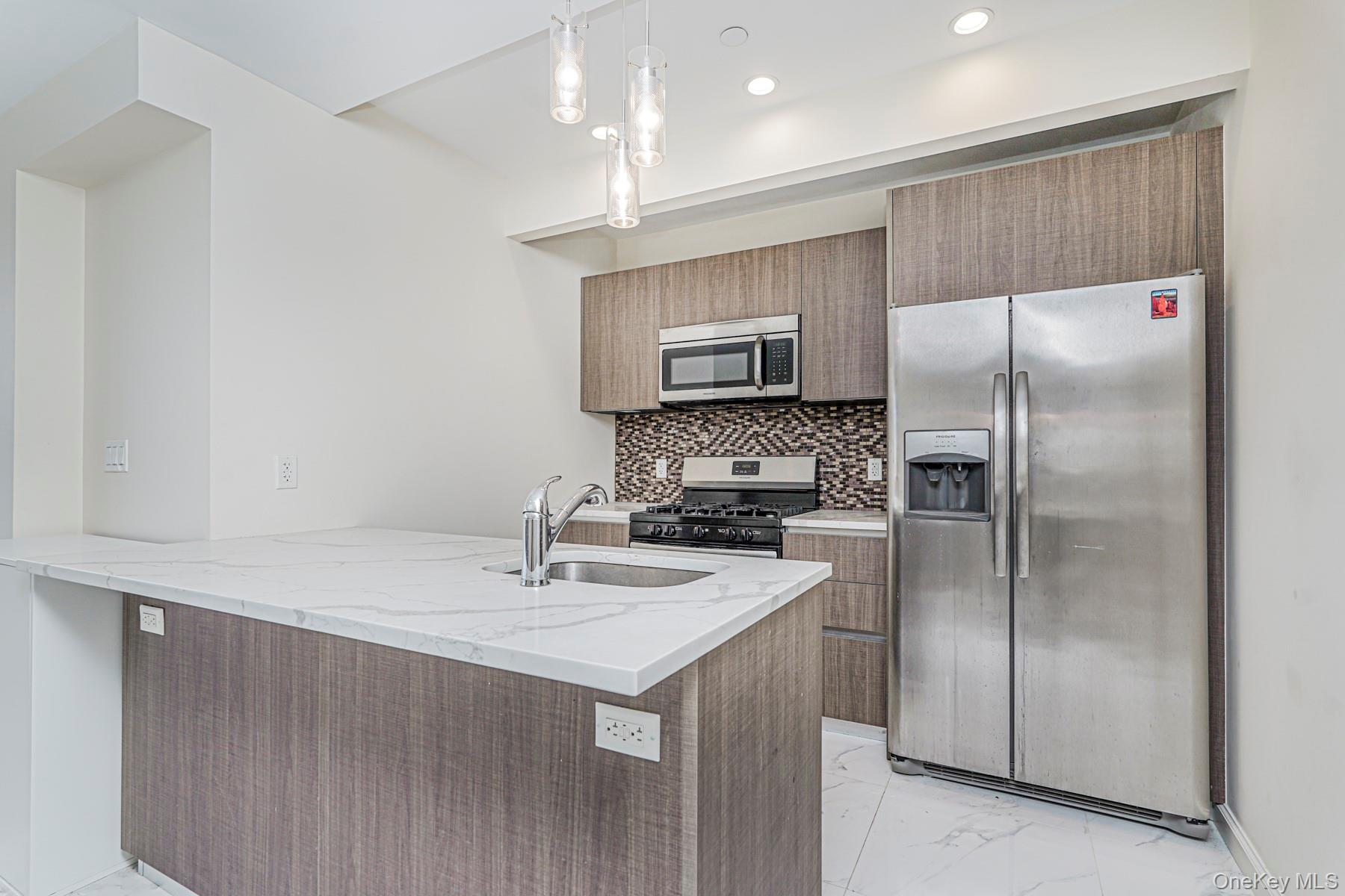 #8 photo, 8794 17 Avenue, 브루클린 Brooklyn , NY 11214