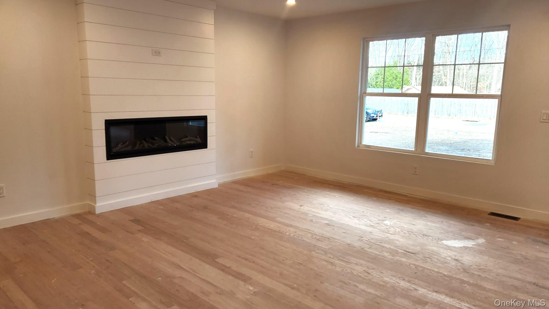 #5 photo, 45 Kingsland Avenue, Shirley , NY 11967