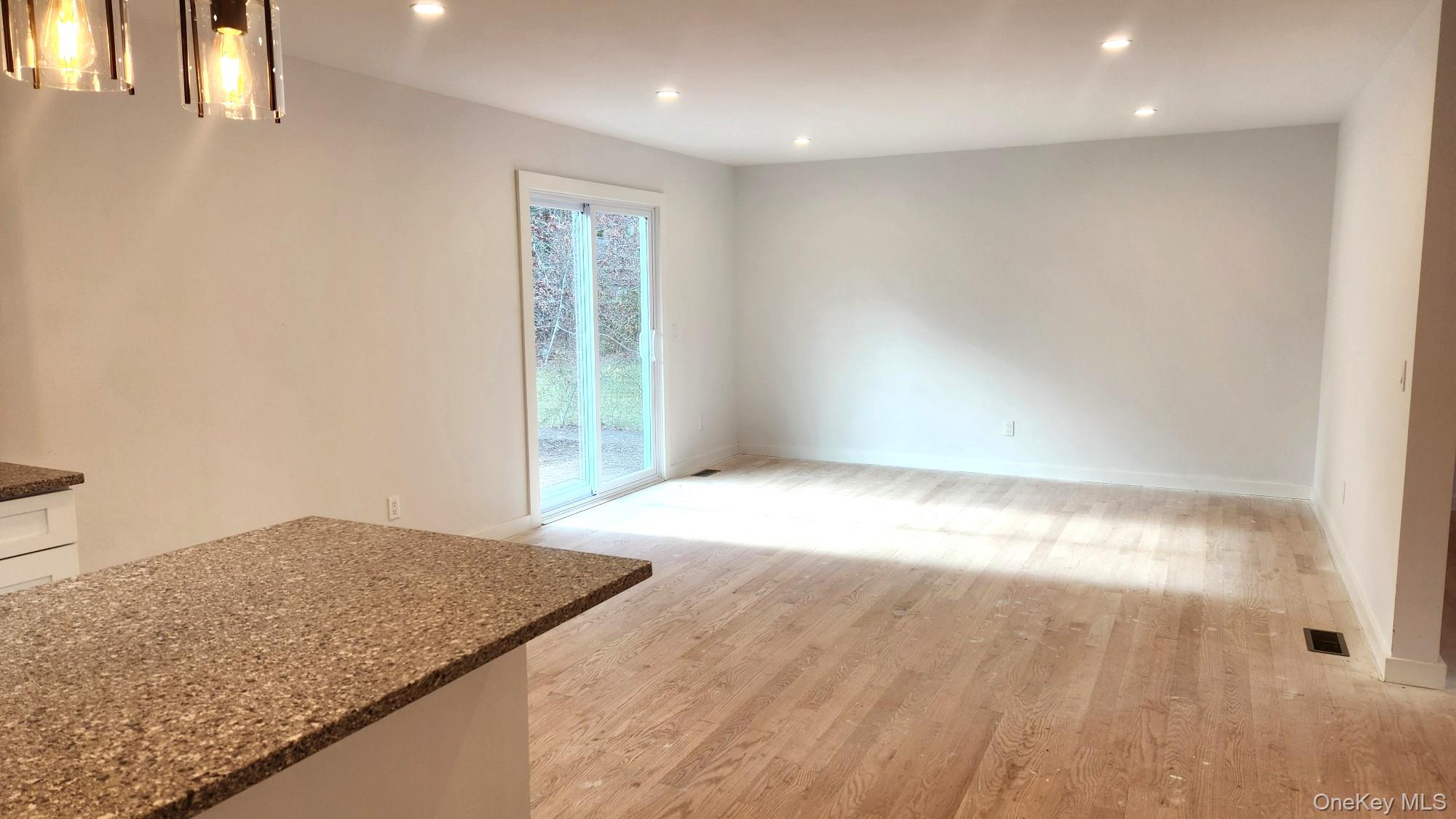 #8 photo, 45 Kingsland Avenue, Shirley , NY 11967