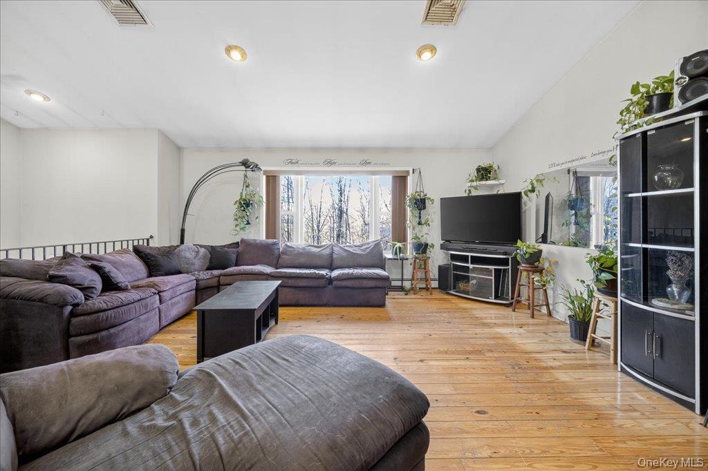 #5 photo, 74 Pocatello Road, Middletown , NY 10940