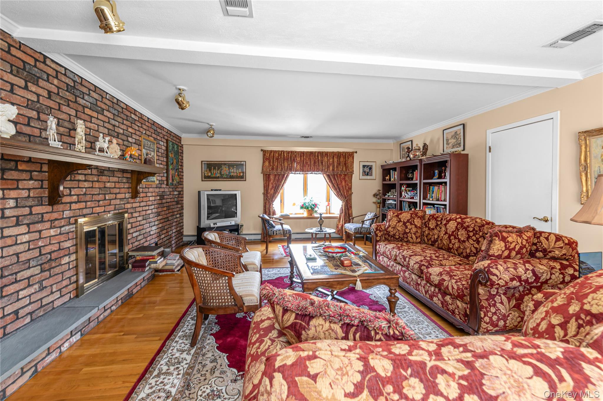 #11 photo, 2 Coolidge Avenue, Glen Head , NY 11545