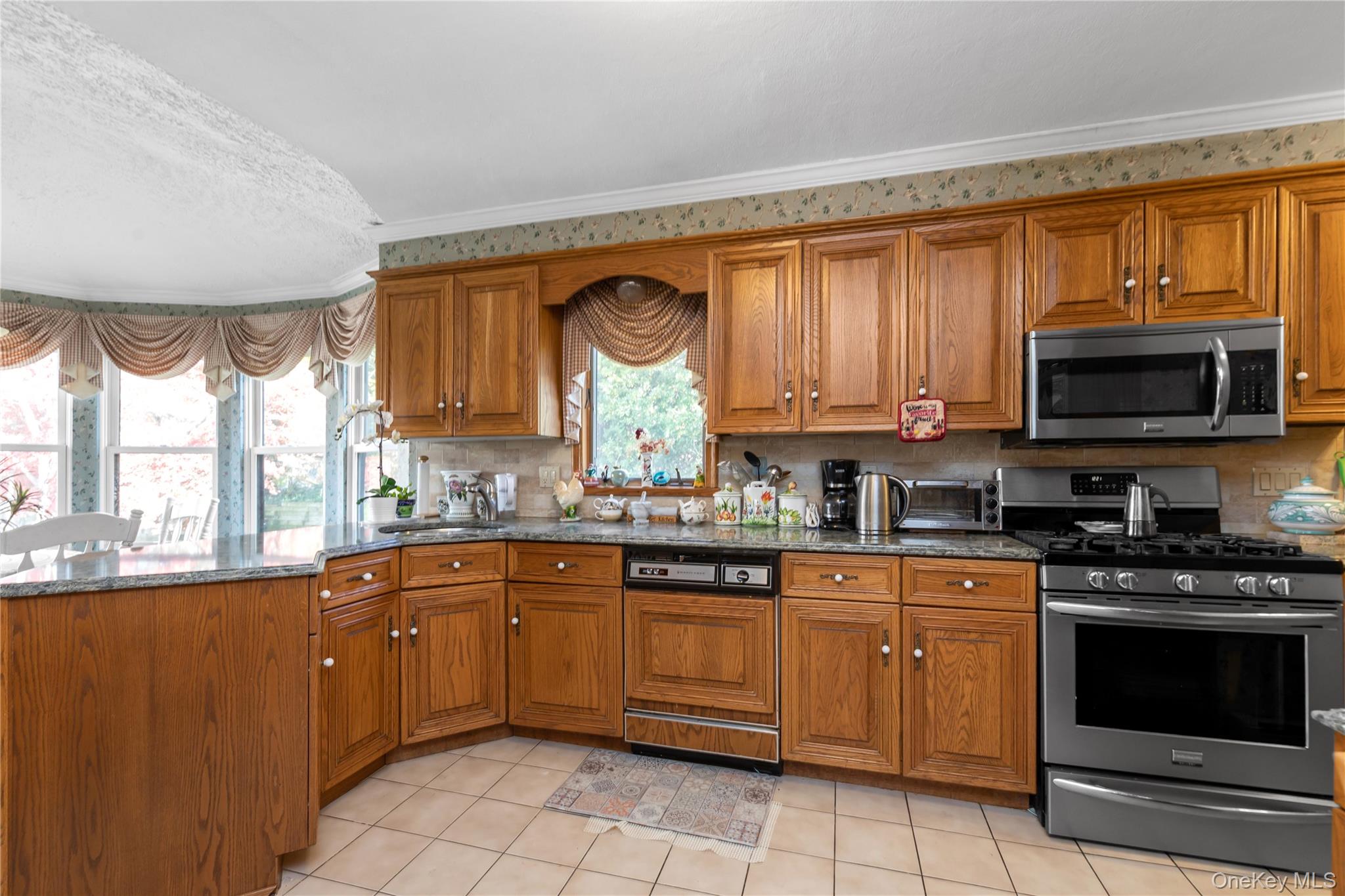 #8 photo, 2 Coolidge Avenue, Glen Head , NY 11545