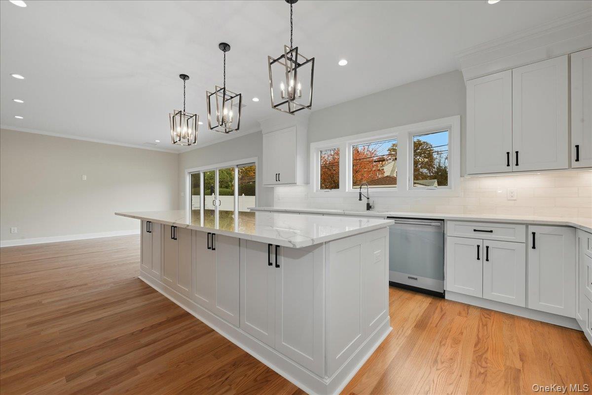 #18 photo, 39 Cobalt Lane, Westbury , NY 11590