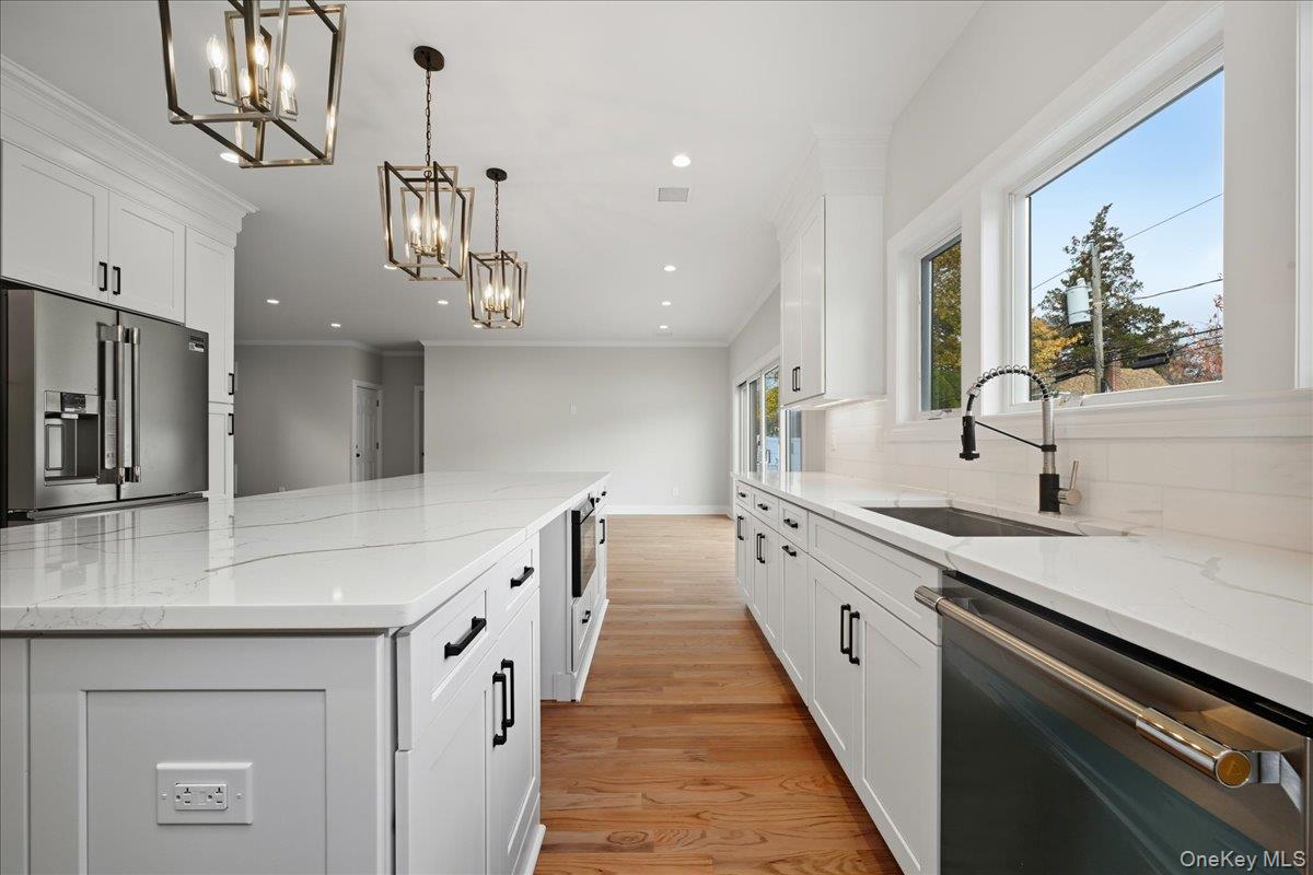 #19 photo, 39 Cobalt Lane, Westbury , NY 11590