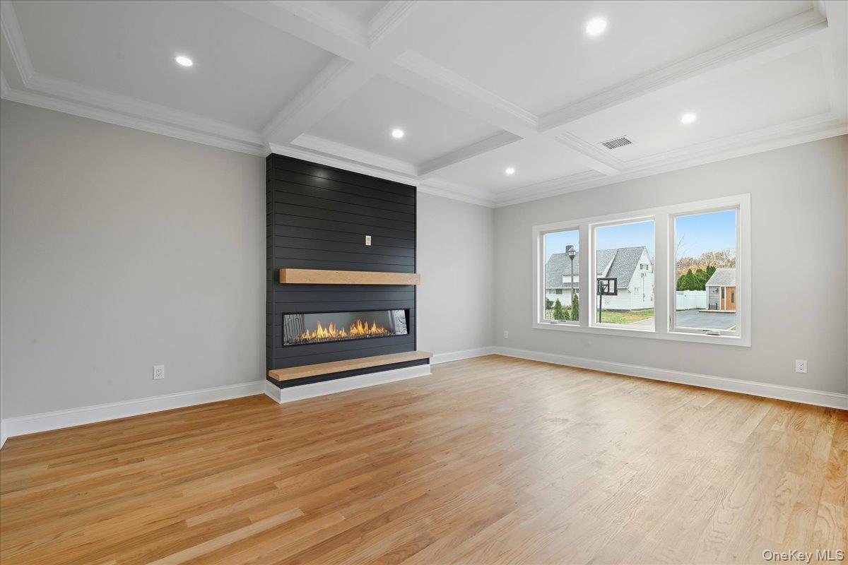 #7 photo, 39 Cobalt Lane, Westbury , NY 11590