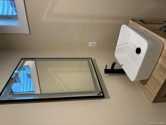 #10 photo, 49 Pilgrim Lane, Westbury , NY 11590