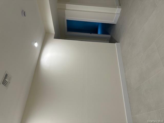 #5 photo, 49 Pilgrim Lane, Westbury , NY 11590