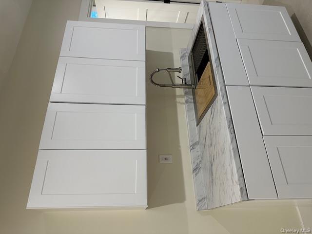 #7 photo, 49 Pilgrim Lane, Westbury , NY 11590