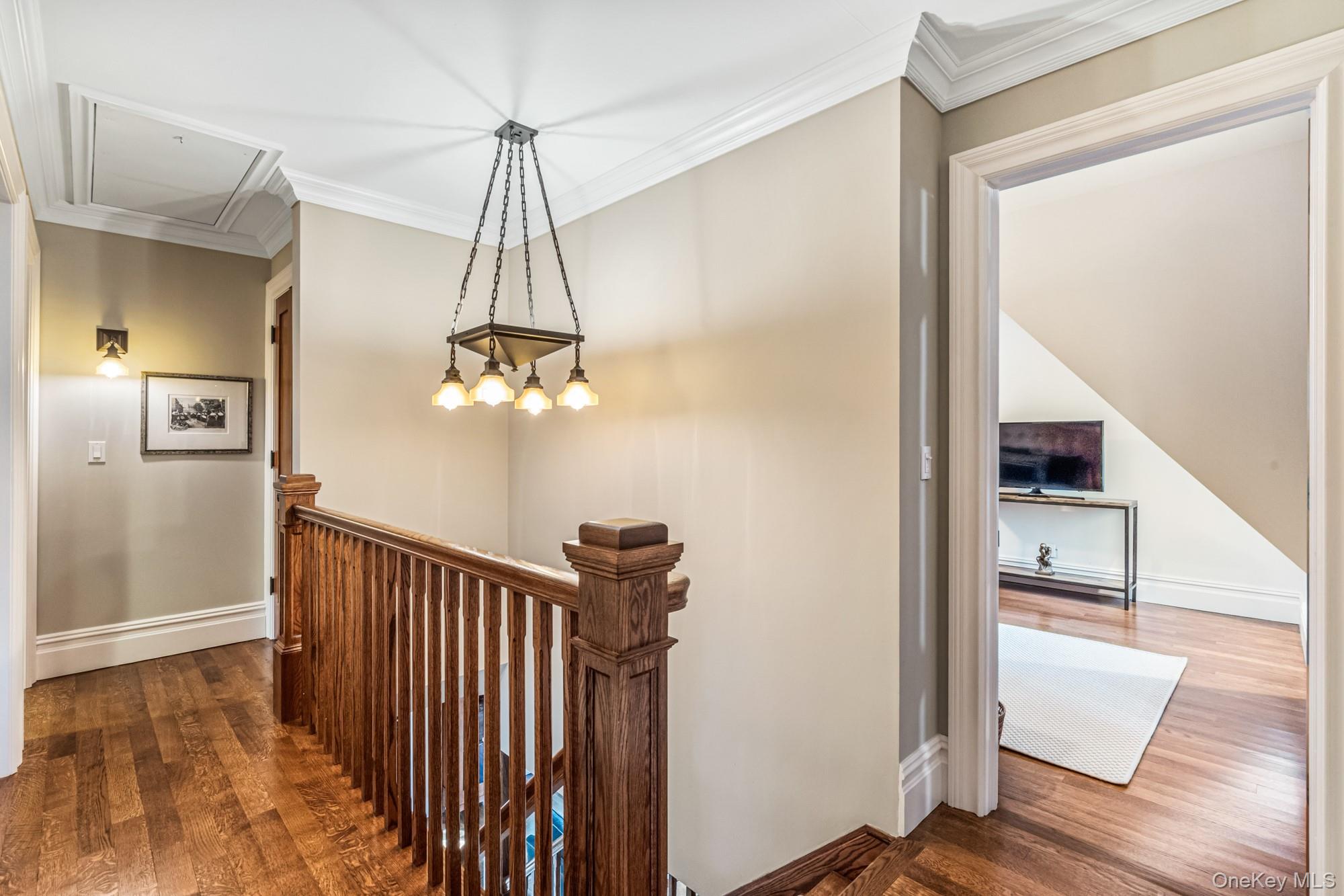 #18 photo, 40 Park Way, Sea Cliff , NY 11579