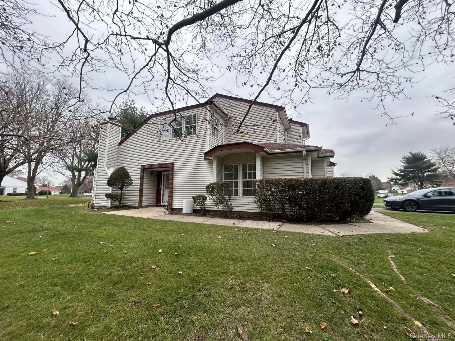 #3 photo, 5 Norfolk Court, Coram , NY 11727