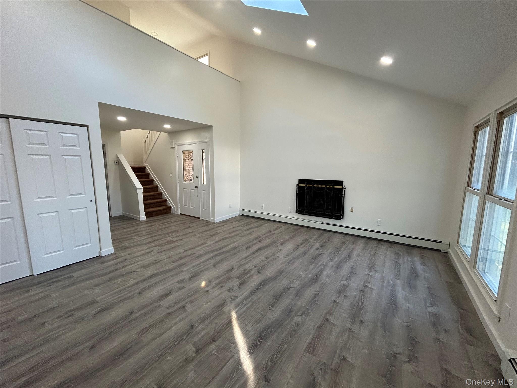 #9 photo, 5 Norfolk Court, Coram , NY 11727