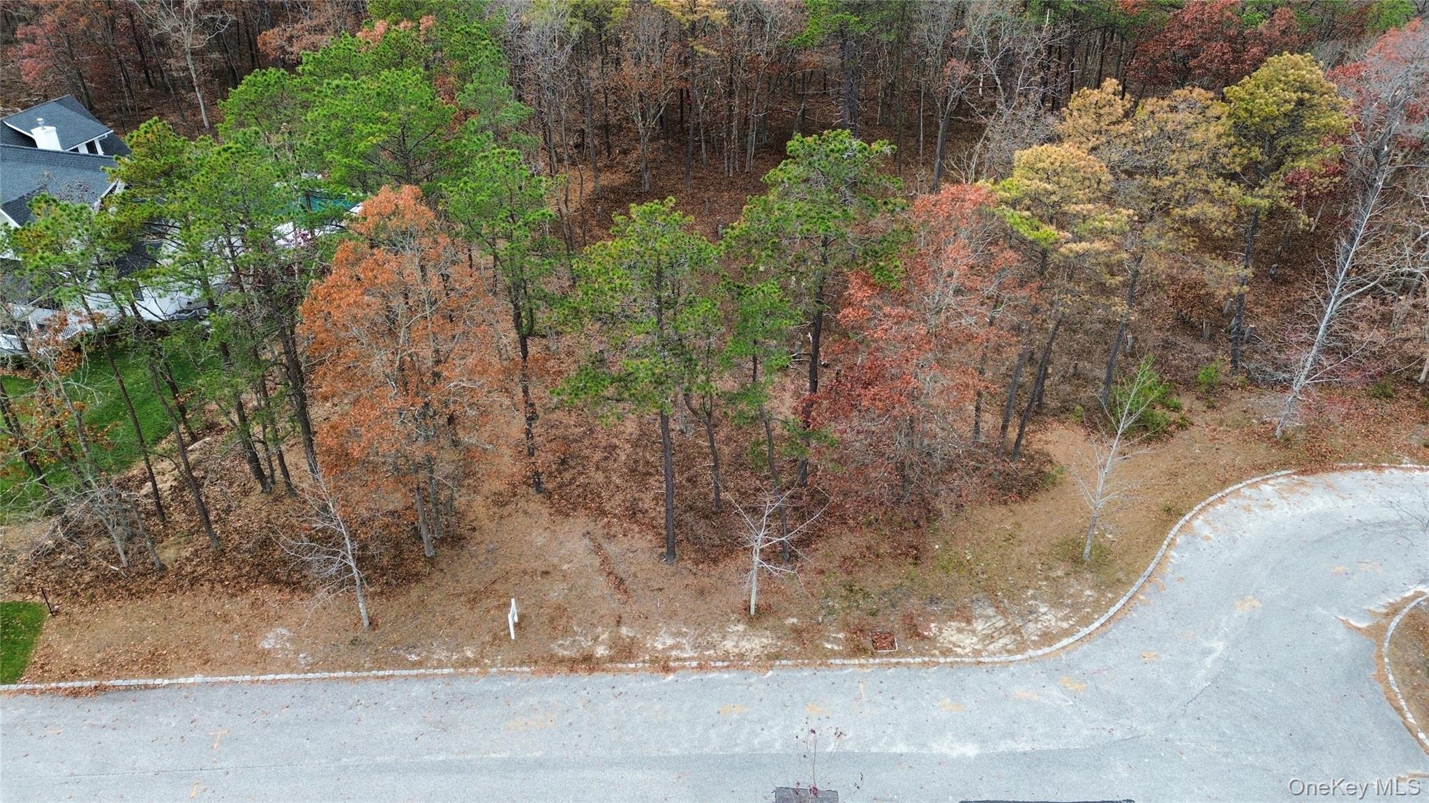 #4 photo, 16 Sophia Court, Westhampton , NY 11977