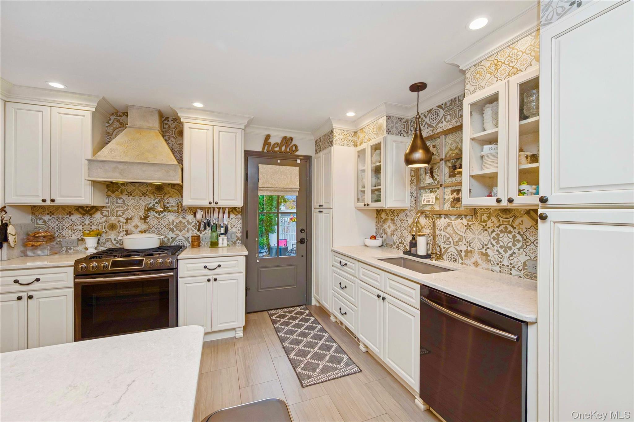 #10 photo, 62 14th Street, Hicksville , NY 11801