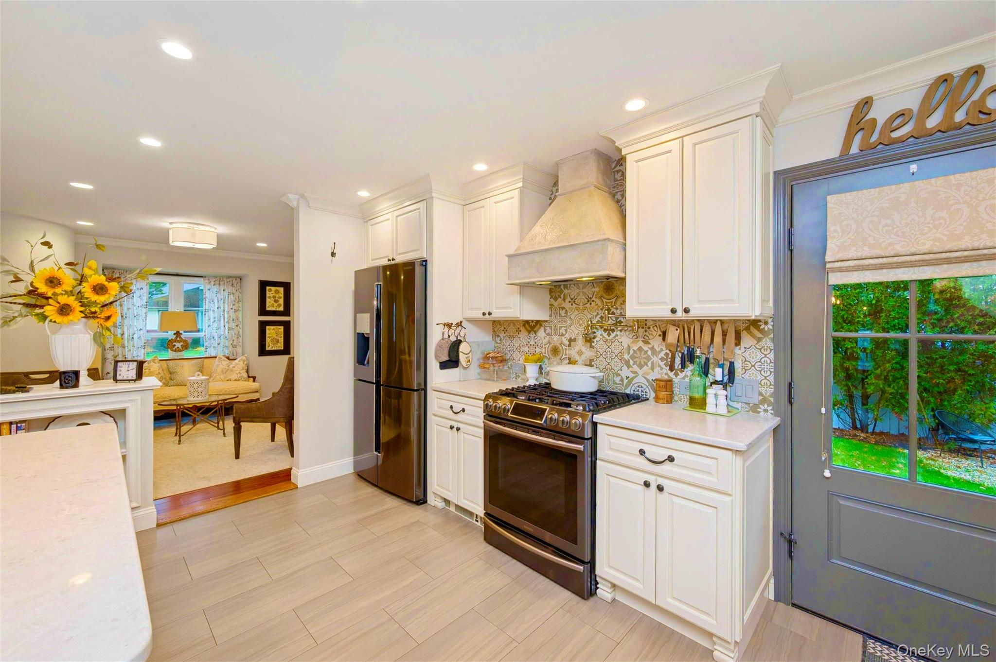 #11 photo, 62 14th Street, Hicksville , NY 11801