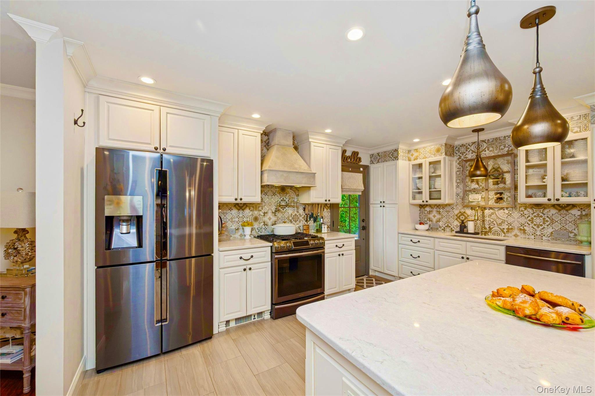 #12 photo, 62 14th Street, Hicksville , NY 11801