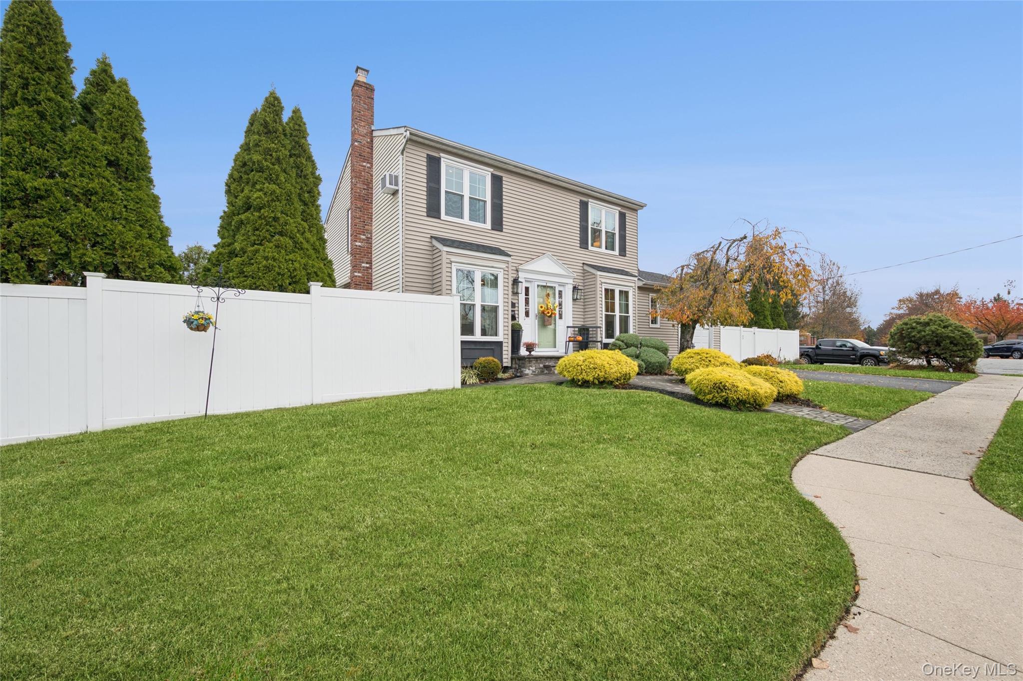 #3 photo, 62 14th Street, Hicksville , NY 11801